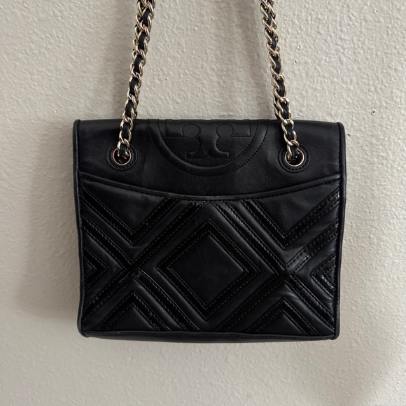 Tory Burch Handbags - Tory Burch Fleming Geo Diamond Quilted Bag